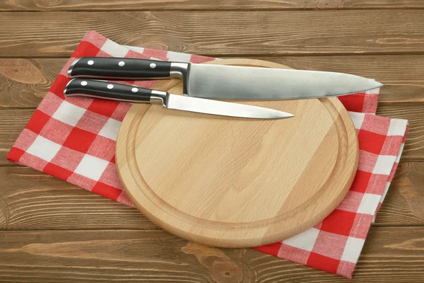 Kitchen knives and cutting board — Stock Photo, Image