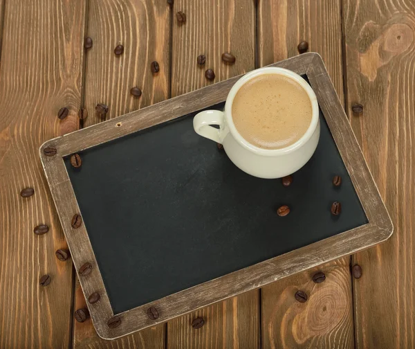 Cappuccino i en vit kopp — Stockfoto