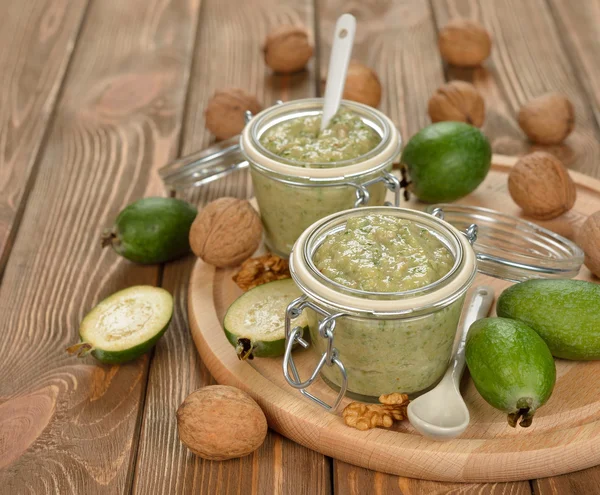 Rohmarmelade aus Feijoa und Walnüssen — Stockfoto