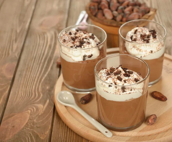 Chocolade dessert met slagroom — Stockfoto