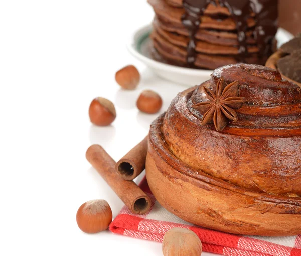 Bun with cinnamon — Stock Photo, Image