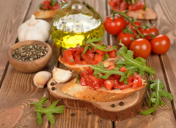 Bruschetta with tomatoes and arugula — Stock Photo, Image