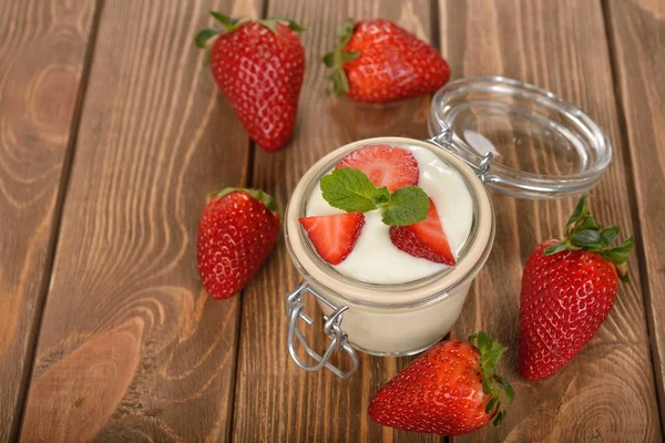 Natural yogurt with  strawberry — Stock Photo, Image