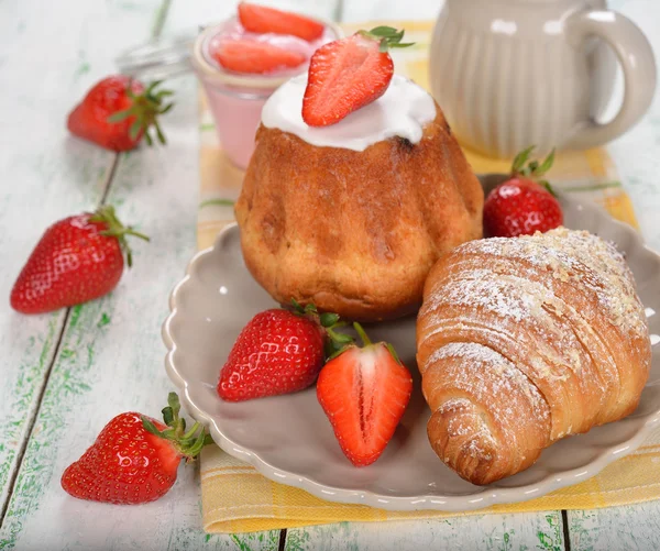 Baba and croissant with strawberry — Stock Photo, Image