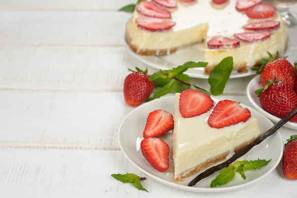 Tarta de queso con fresas —  Fotos de Stock