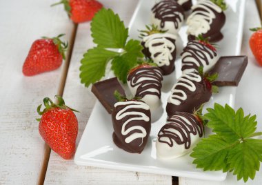 çikolata kaplı çilekler