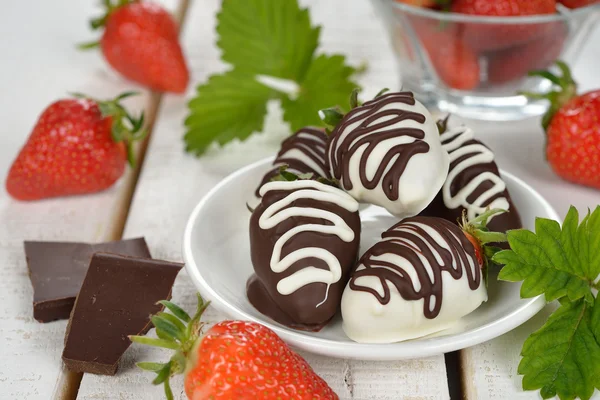 Fragole ricoperte di cioccolato — Foto Stock