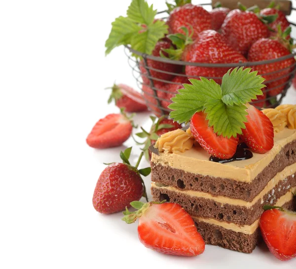 Chocolate cake with strawberries — Stock Photo, Image