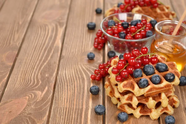 Liege waffles with berries — Stock Photo, Image