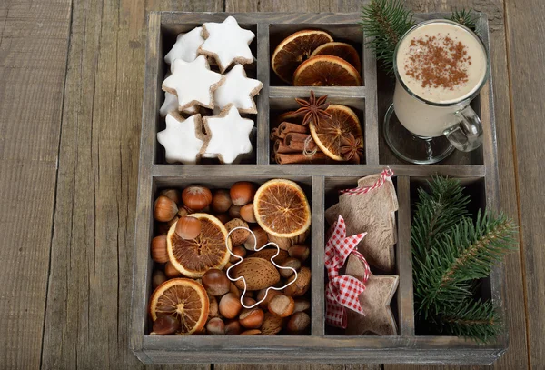 Biscuits de Noël, noix et épices — Photo