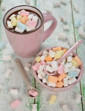 Şekerlemeli sıcak çikolata.