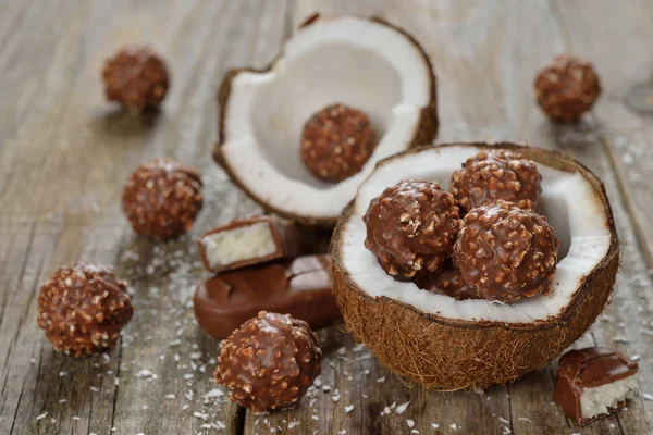 Praliné au chocolat et noix de coco — Photo