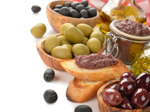 Tapenade, oliver och olivolja — Stockfoto