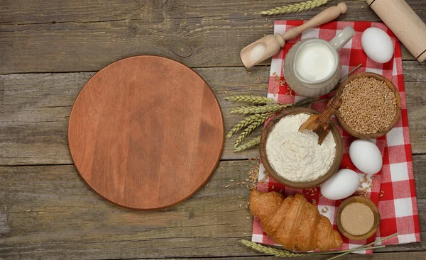 Råa ingredienser för bakning — Stockfoto