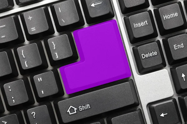 Концептуальная клавиатура - пустая фиолетовая клавиша — стоковое фото