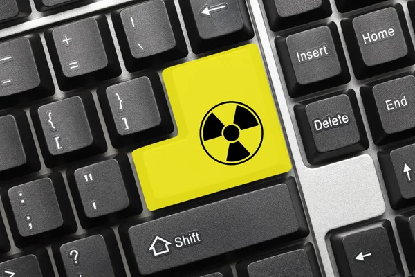 Konceptuální klávesnice - žlutý klíč symbolem záření — Stock fotografie