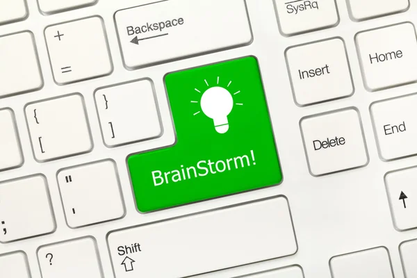 Teclado conceitual branco - BrainStorm (tecla verde com lâmpada simb — Fotografia de Stock