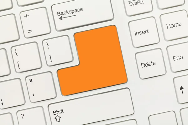 Weiße Konzepttastatur - leere orangefarbene Taste — Stockfoto