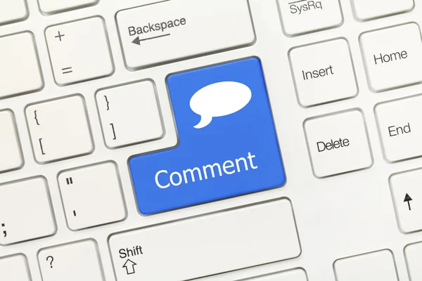 Weiße konzeptionelle Tastatur - Kommentar (blaue Taste mit Dialogfeld) — Stockfoto
