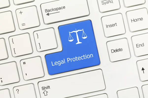 Teclado conceptual blanco - Protección legal (tecla azul ) — Foto de Stock