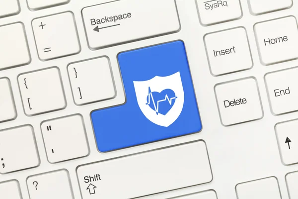 Біла концептуальна клавіатура - Синя клавіша з щитом і символом здоров'я — стокове фото