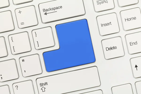 Bílý koncepční klávesnice - prázdné modrý klíč — Stock fotografie