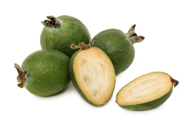 Olgun feijoa (izole)