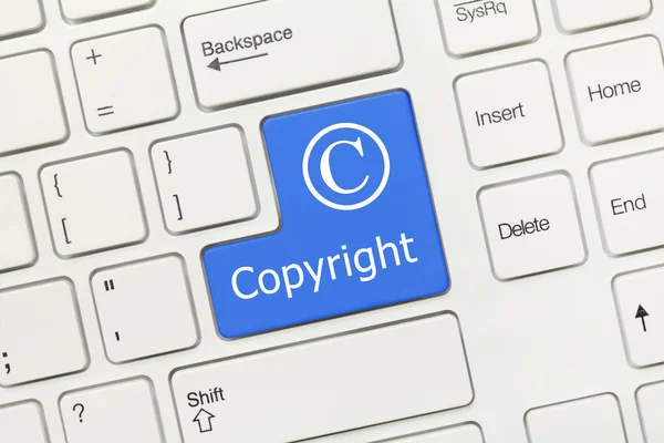 Bílý koncepční klávesnice - Copyright (modrý klíč) — Stock fotografie