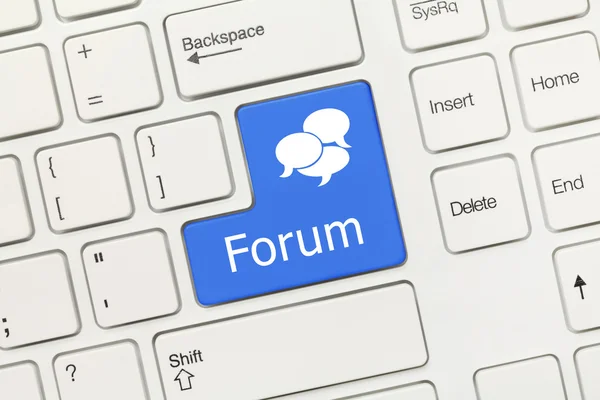 Witte conceptuele toetsenbord - Forum (blauwe toets) — Stockfoto