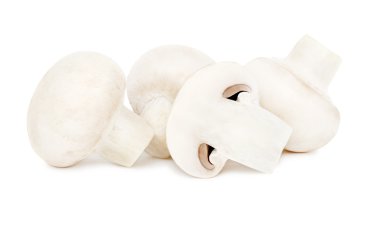 Üç tam ve bir yarım champignon (izole)