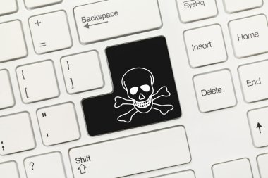 Beyaz kavramsal klavye - Jolly Roger bayrak ile siyah anahtar