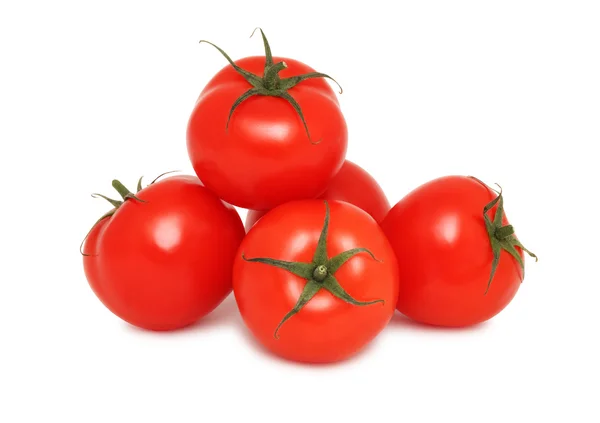 Kupie dojrzałe pomidory (na białym tle) — Zdjęcie stockowe