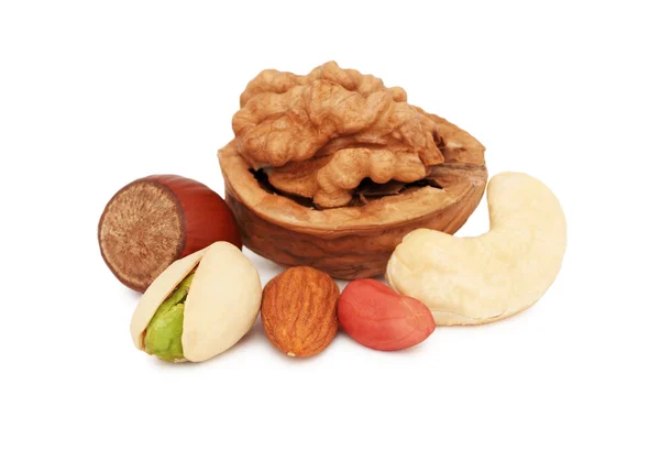 Zásobník z různých druhů ořechů (izolovaná) — Stock fotografie