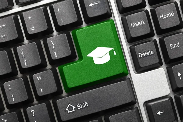 Teclado conceptual - Tecla verde con tapa de graduación —  Fotos de Stock