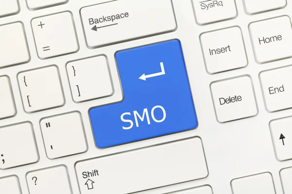 White conceptual keyboard - SMO (blue key) — Stock Photo, Image