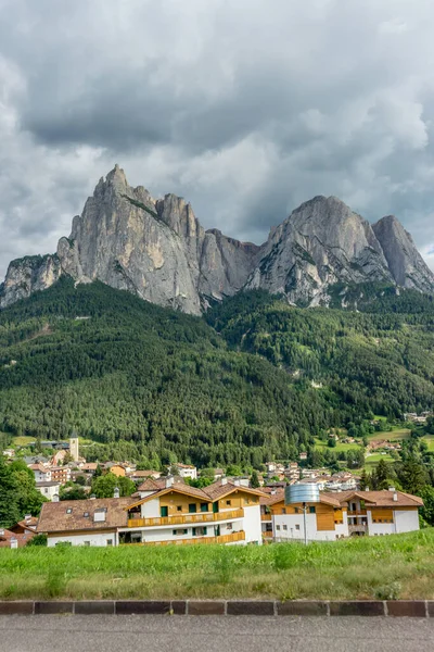 Itálie Alpe Siusi Seiser Alm Sassolungo Langkofel Dolomite Pohled Velkou — Stock fotografie