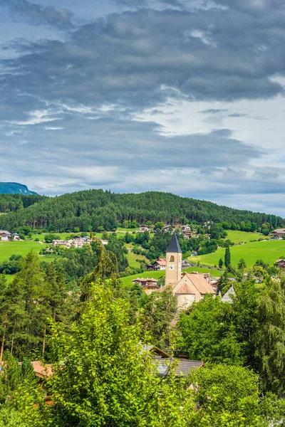 Itália Alpe Siusi Alm Seiser Com Sassolungo Langkofel Dolomite Uma — Fotografia de Stock