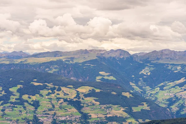 Itália Alpe Siusi Alm Seiser Com Sassolungo Langkofel Dolomite Uma — Fotografia de Stock