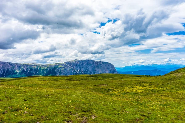 Italia Alpe Siusi Seiser Alm Con Sassolungo Langkofel Dolomite Gran — Foto de Stock