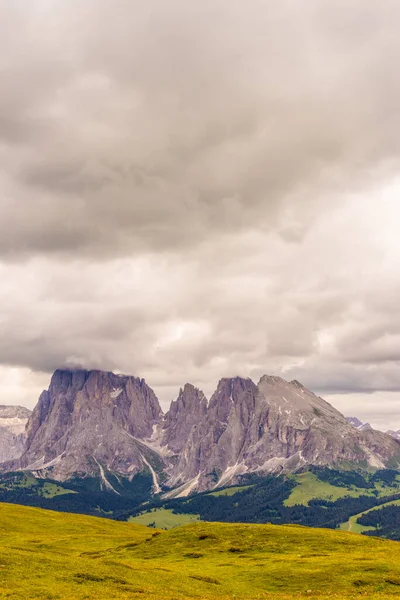 Ιταλία Alpe Siusi Seiser Alm Sassolungo Langkofel Dolomite Ένα Μεγάλο — Φωτογραφία Αρχείου