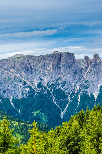 Италия Alpe Siusi Seiser Alm Sassolungo Langkofel Dolomite Canyon Mountain — стоковое фото