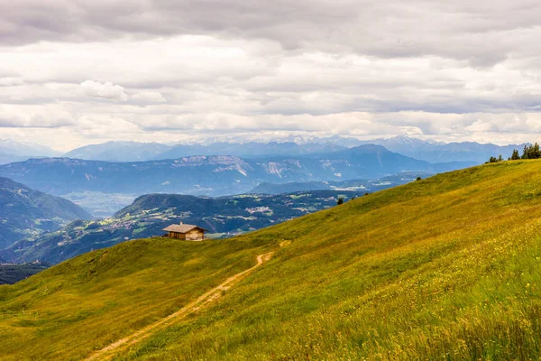 Italy Alpe Siusi Seiser Alm Sassolungo Langkofel Dolomite Old Barn — Stock Photo, Image