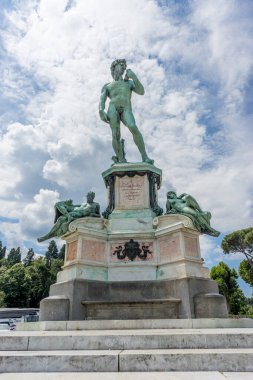 Michelangelo David 'in Floransa' daki Michelangelo Meydanı 'ndaki heykeli.