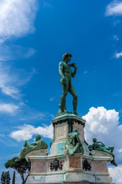 Michelangelo David 'in Floransa' daki Michelangelo Meydanı 'ndaki heykeli.