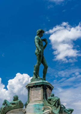 Michelangelo David 'in Floransa' daki Michelangelo Meydanı 'ndaki heykeli.