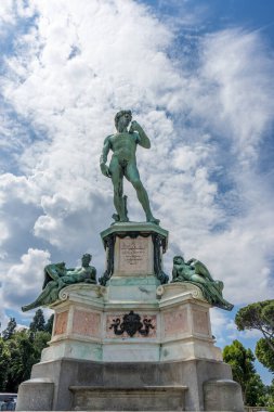 Michelangelo David 'in Floransa' daki Michelangelo Meydanı 'ndaki heykeli.