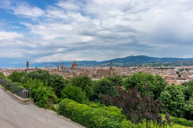 Floransa 'nın panaromik manzarası Bazilika Santa Croce, Palazzo Vecchio ve Duomo Piazzale Michelangelo' dan (Michelangelo Meydanı)