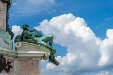 Michelangelo David 'in Floransa' daki Michelangelo Meydanı 'ndaki heykeli.