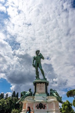 Michelangelo David 'in Floransa' daki Michelangelo Meydanı 'ndaki heykeli.