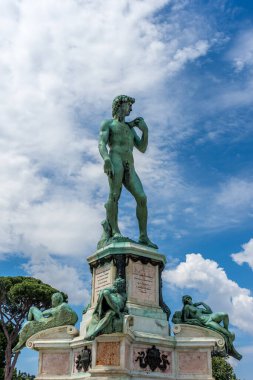 Michelangelo David 'in Floransa' daki Michelangelo Meydanı 'ndaki heykeli.